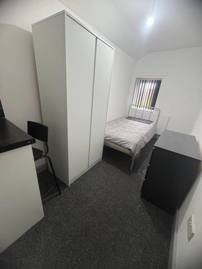 Premium Single Room – Benefits Accepted - Same-Day Main Photo