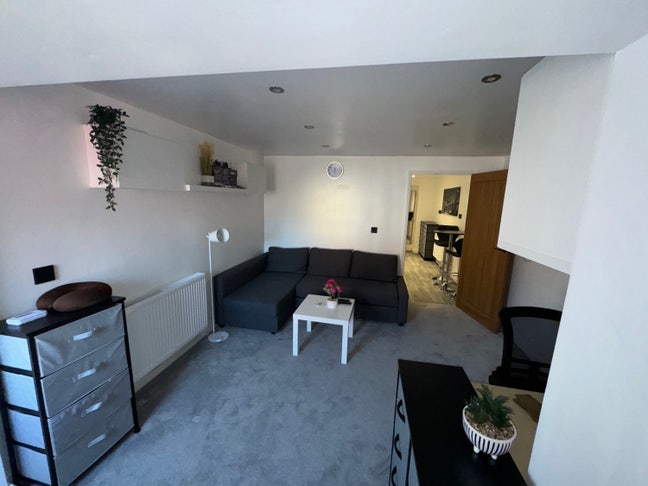 Ground Self contained apartment-Bills included Main Photo