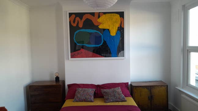 A Spacious Lightly Room  Main Photo