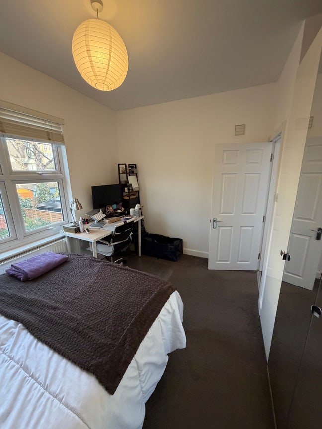 One-Bedroom Flat to Let - Finsbury Park Main Photo