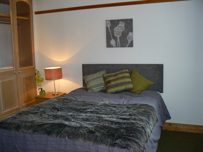 Large Double Ensuite Room - close to Bath Rd Main Photo