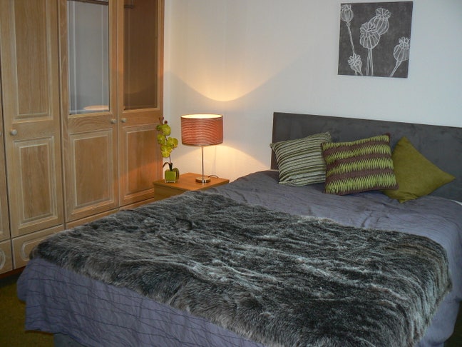 Large Double Ensuite Room - close to Bath Rd Main Photo