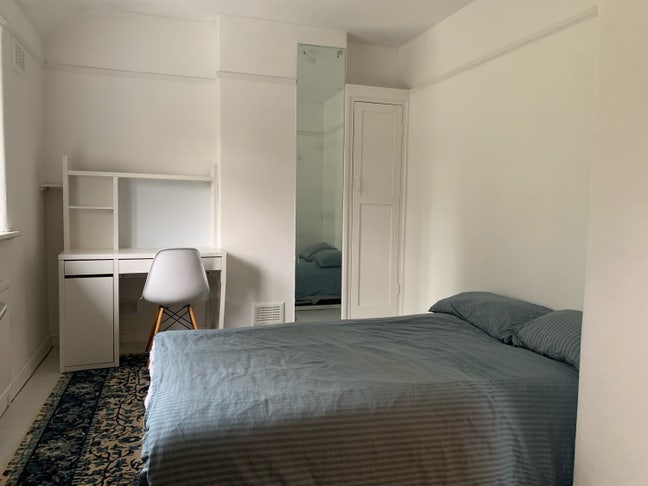 Short let en-suite room in quiet house  Main Photo