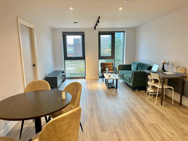 &pound;1048 ALL IN | Was &pound;1625 | Large High-End 1-Bed |  Main Photo