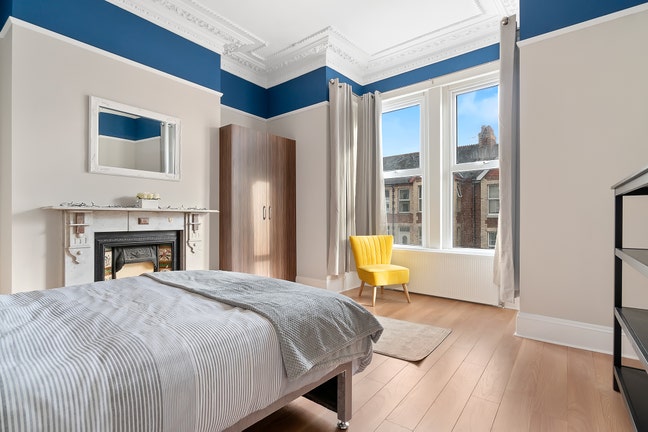 Clean & Spacious Room - Central 🌟 Main Photo