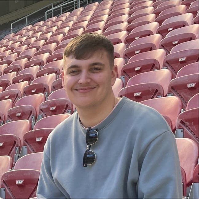 26 year old looking to move in with males in Leeds Main Photo