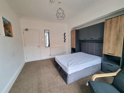 Spacious room near Abington Park  Main Photo