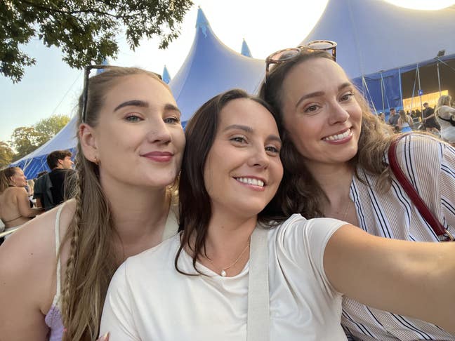 Professional female looking for a room  Main Photo