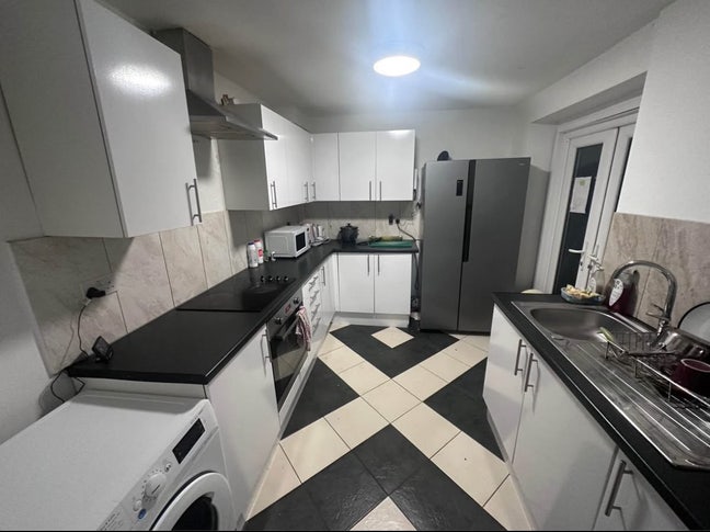 House share room  available in Torquay  Main Photo