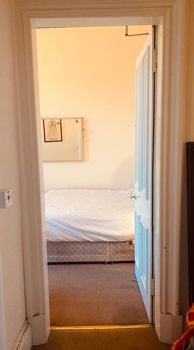 Stunning Room in a Female Professional Flat Main Photo