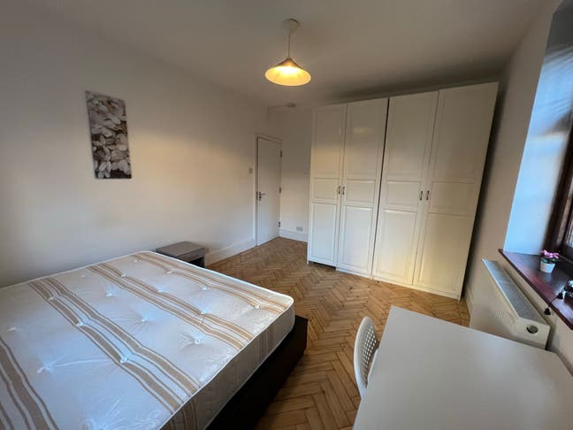 Single Room 5 Mins from Canada Water Station Main Photo