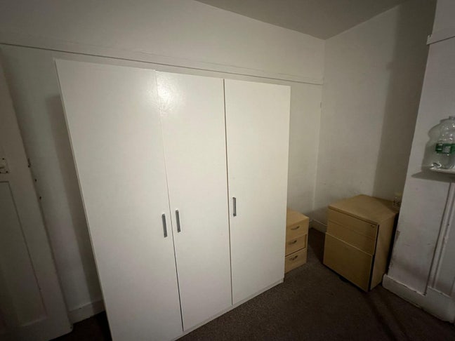 Spacious Furnished Bunk Room with Large Wardrobe Main Photo