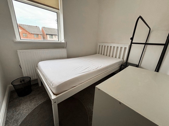 Double Bedroom in M35 - Failsworth Main Photo