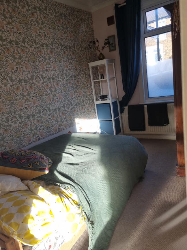 Lovely room to rent in homely flat Main Photo