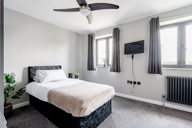 Double Room in Modern House  Main Photo