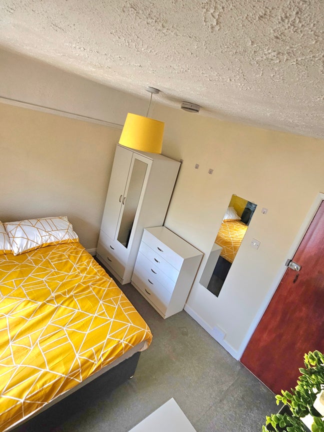 Double room to rent  Main Photo