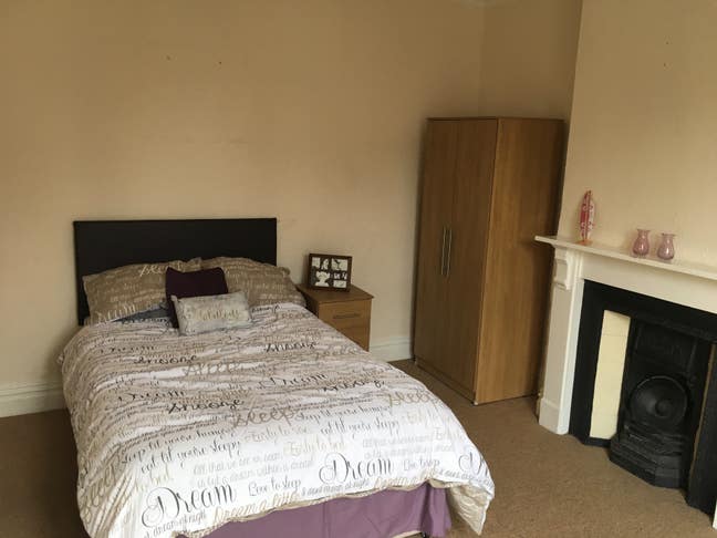 Lovely Large  Room in a Great Part of Town Main Photo