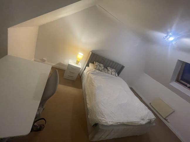  Luxurious  Double  Room-  for  Professionals Main Photo