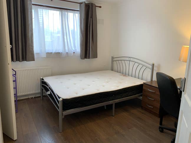 Spacious double, 5mins walk to Stratford Station Main Photo