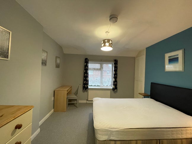 Large ensuite double bedroom  Main Photo