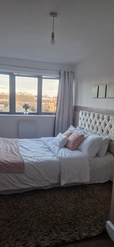 Large Double Room– SE1 | Bills Included | 1st June Main Photo