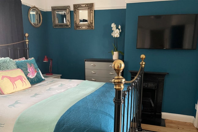 Beautiful double room with en suite and tv Main Photo