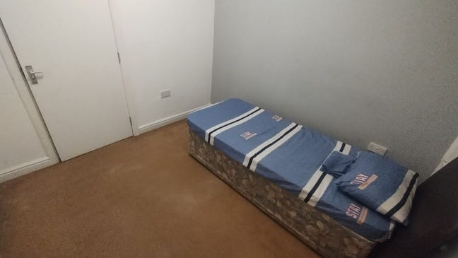 Single room with ample space Main Photo