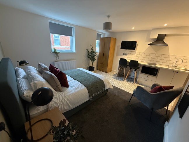  City Centre Living Luxury Studios Room Main Photo