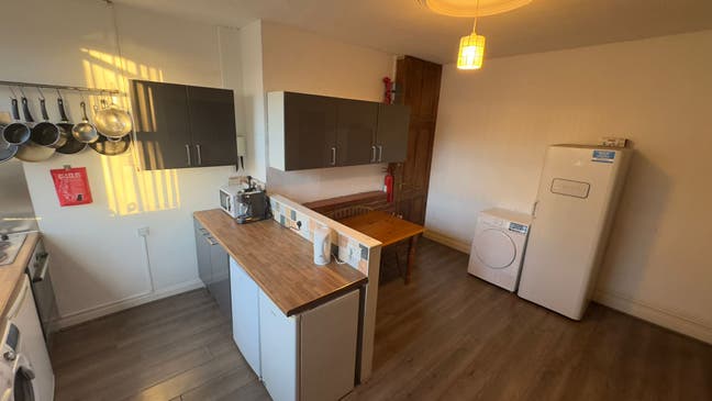 Rooms at Knowle Avenue - Burley Houseshare  Main Photo