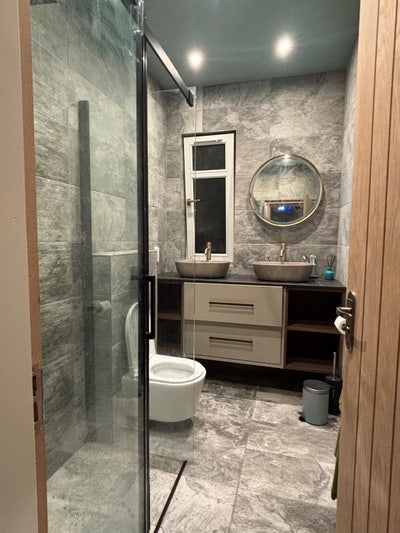 Double room in a 3 bed bungalow  Main Photo