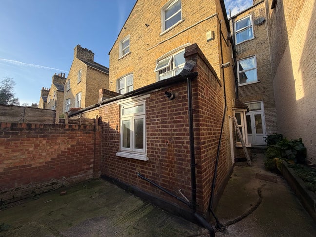 2 Bed Ground Floor Garden Flat in Brixton  Main Photo