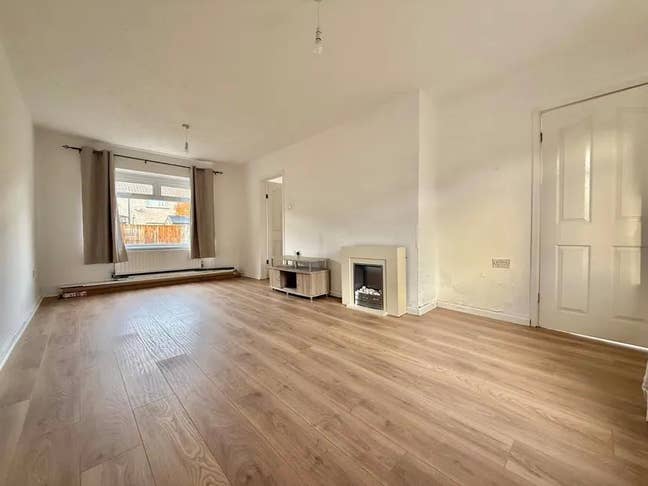 3 Newly Refurbished Rooms in Modern House Main Photo