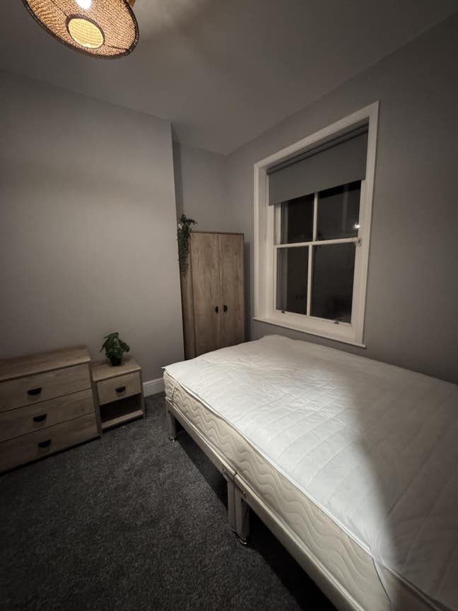 Cosy Ensuite Room - all bills  Main Photo