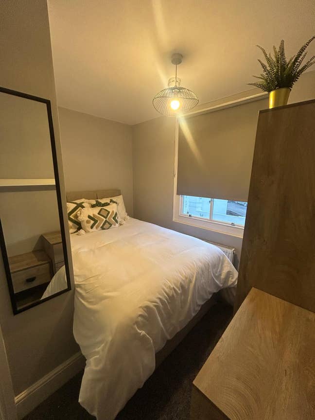 Cosy Ensuite Room - all bills  Main Photo