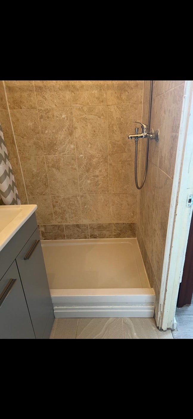 1 ensuit room available  Main Photo