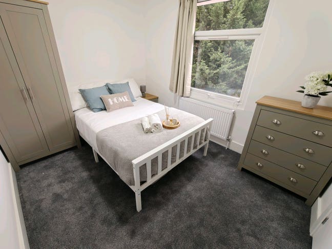 Bright Ensuite 1 min to station | Bills Included Main Photo