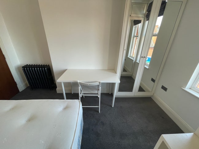 Large Single Room – 12 Min Walk to Jubilee Line Main Photo