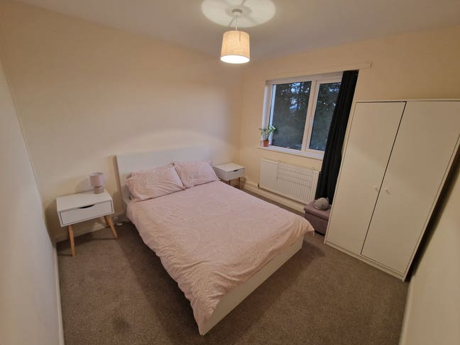 Double Room in 2-Bed Ground Floor Flat Main Photo