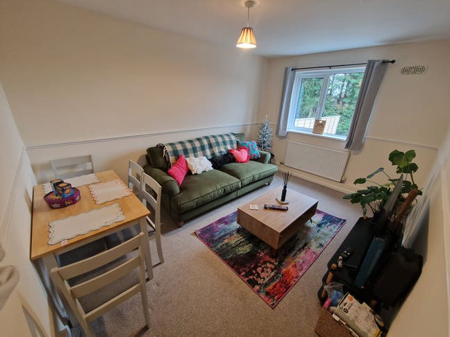 Double Room in 2-Bed Ground Floor Flat Main Photo