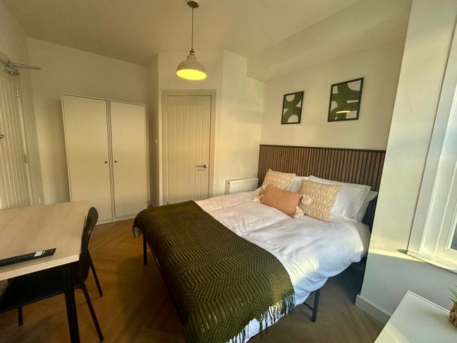 Brand new double rooms with en-suites - &pound;0 deposit Main Photo