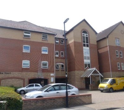 2 bedroom fully refurbished flat available now! Main Photo