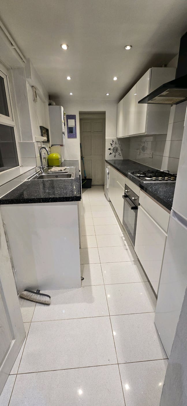 Student friendly room Main Photo