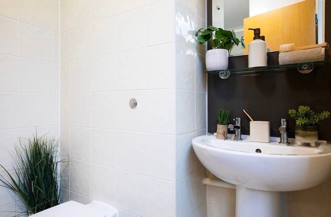 En-suite room with private bathroom  Main Photo