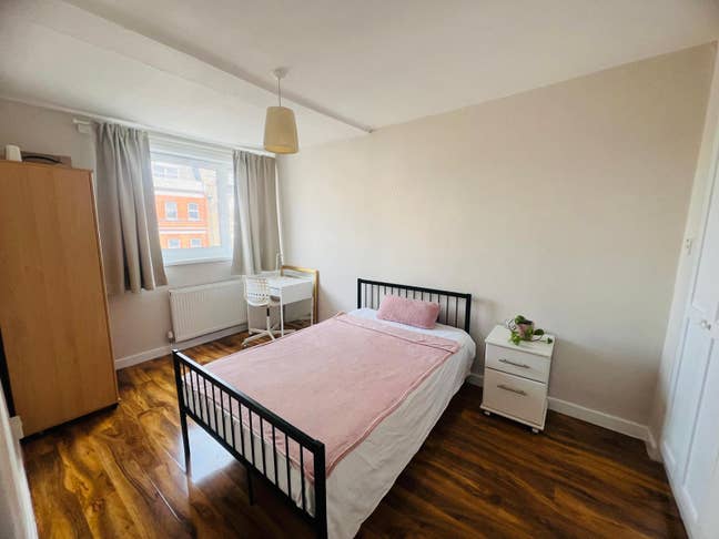 Large Double Room  For Clean & Tidy Student Main Photo