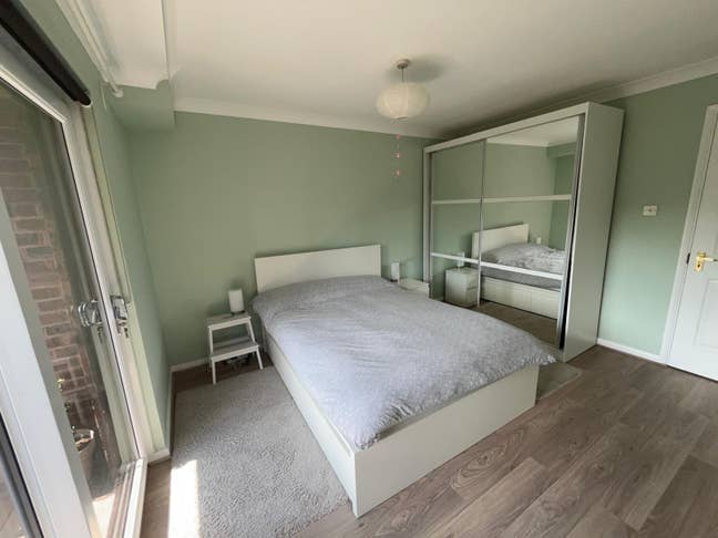 Bright and Spacious Room in a Cozy  Main Photo