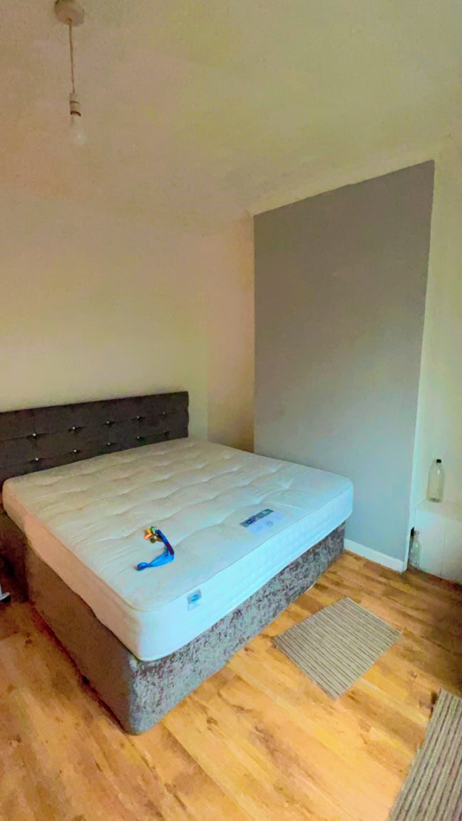 3 Fully furnished rooms available in 6 bed house Main Photo