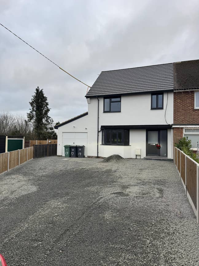 Modern 4 bed 4 en-suite house  Main Photo