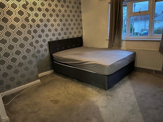 2 bedrooms to rent - 1 x family room  1 x double  Main Photo