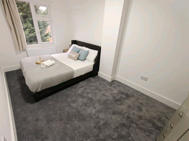 New large ensuite 1min to station | Bills Included Main Photo