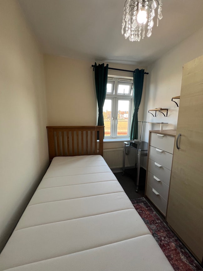 All Bills Incl  Double Rooms near Whipps Cross E10 Main Photo